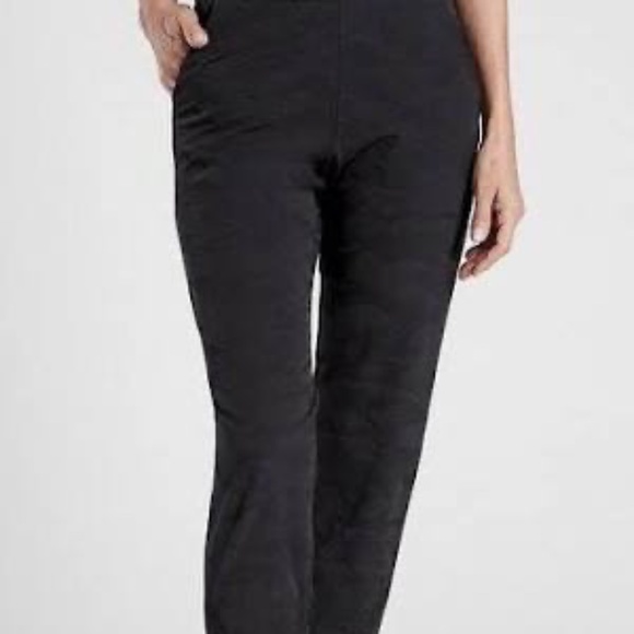 ATHLETA Brooklyn Camo Jogger, SIZE 0 (XXS), BLACK CAMO LUX - Picture 1 of 5